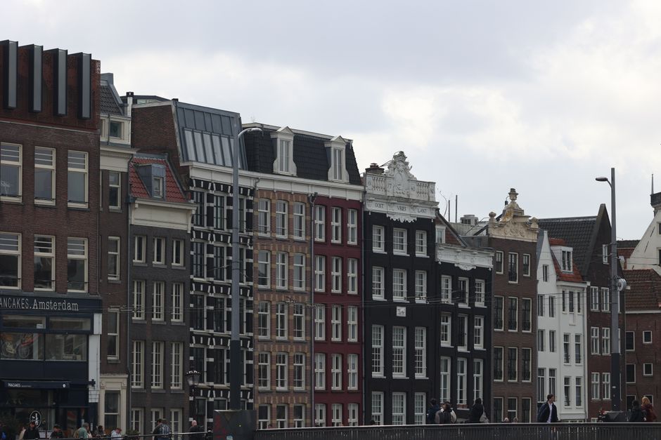 Amsterdamse grachtenpanden van bovenaf gezien