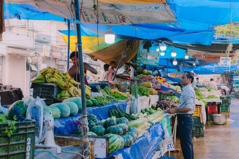 Kramen op de Ten Katemarkt in Amsterdam-West