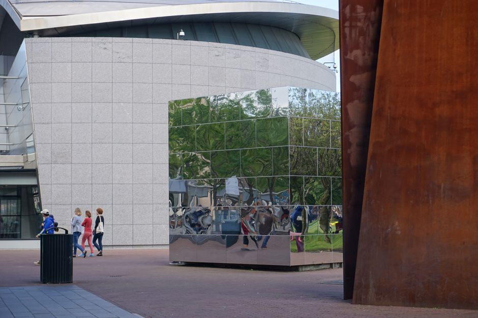Historisch pand van het Moco Museum aan het Museumplein in Amsterdam